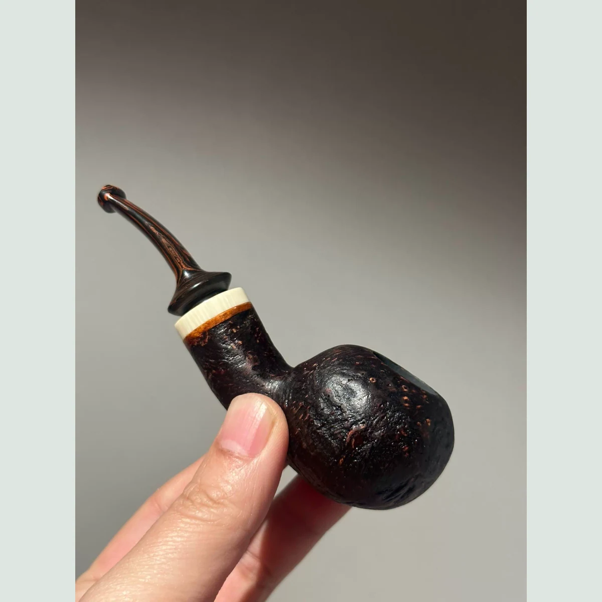 Apple Bent Cooling Chamber Solid Briar Wood Tobacco Pipe visible shape and finish detail