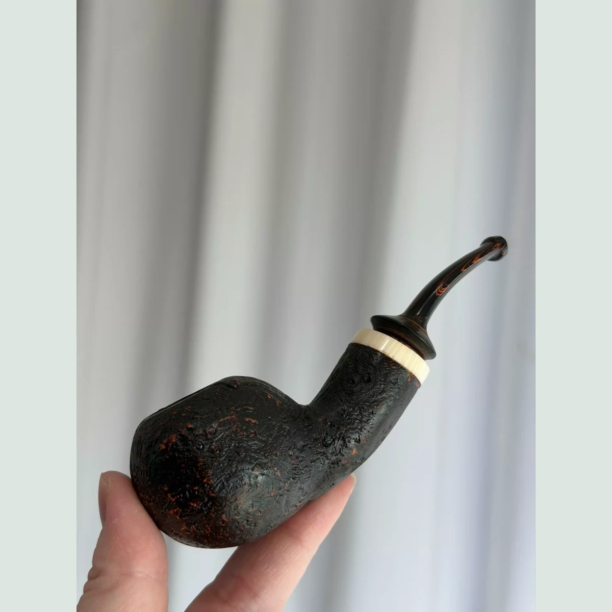 Apple Bent Cooling Chamber Solid Briar Wood Tobacco Pipe visible shape and finish detail