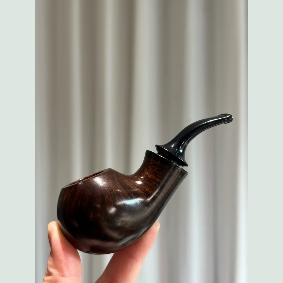 Apple Bent Cooling Chamber Solid Briar Wood Tobacco Pipe supporting product view