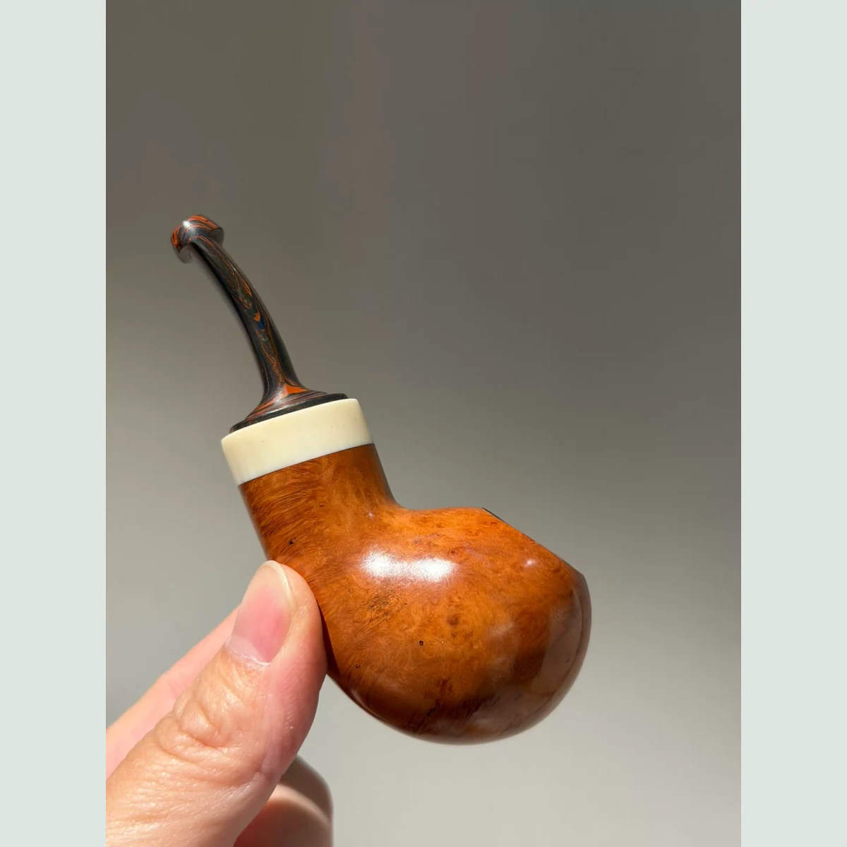 Apple Cooling Chamber Solid Briar Wood Tobacco Pipe visible shape and finish detail
