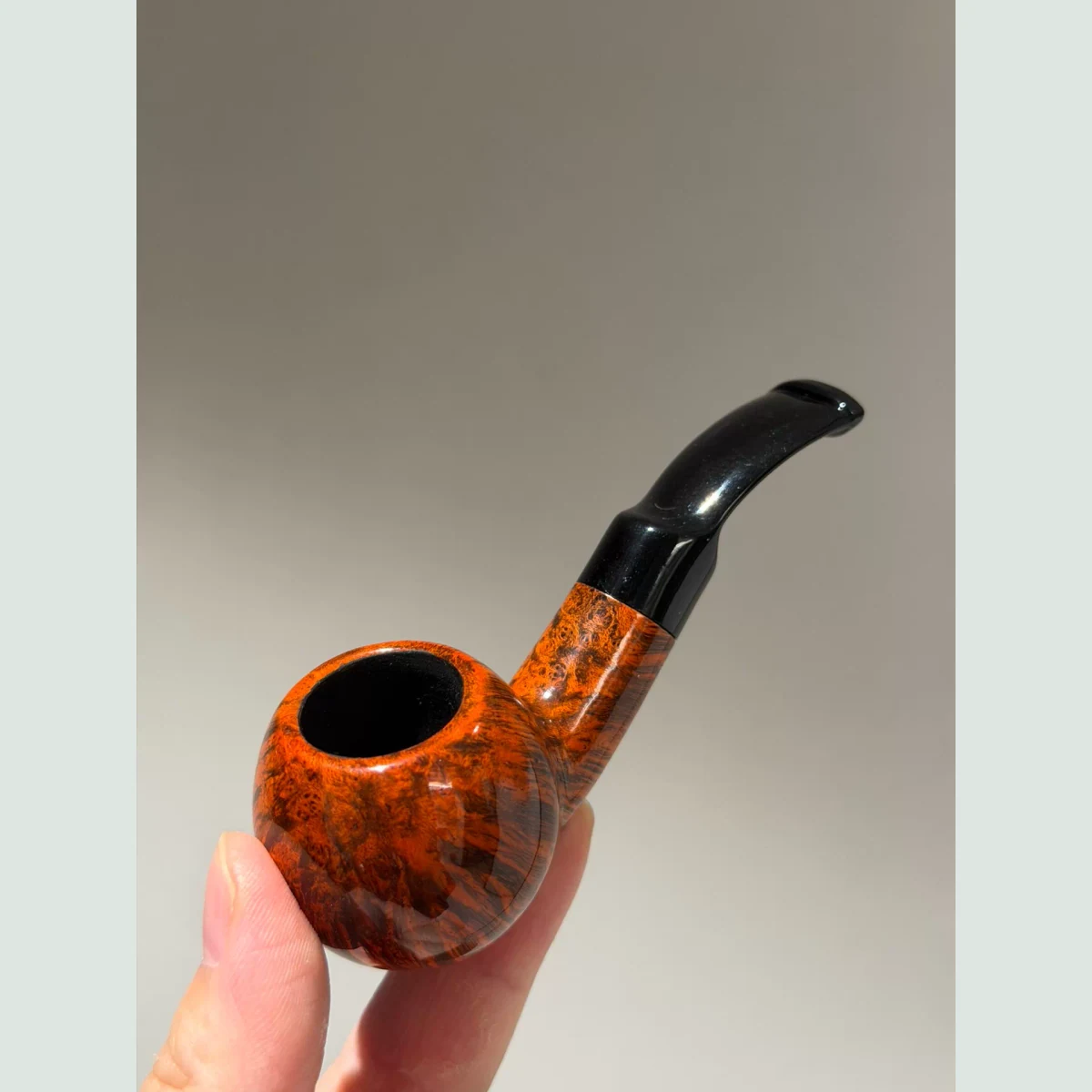 Apple Pocket Size Solid Briar Wood Tobacco Pipe visible shape and finish detail