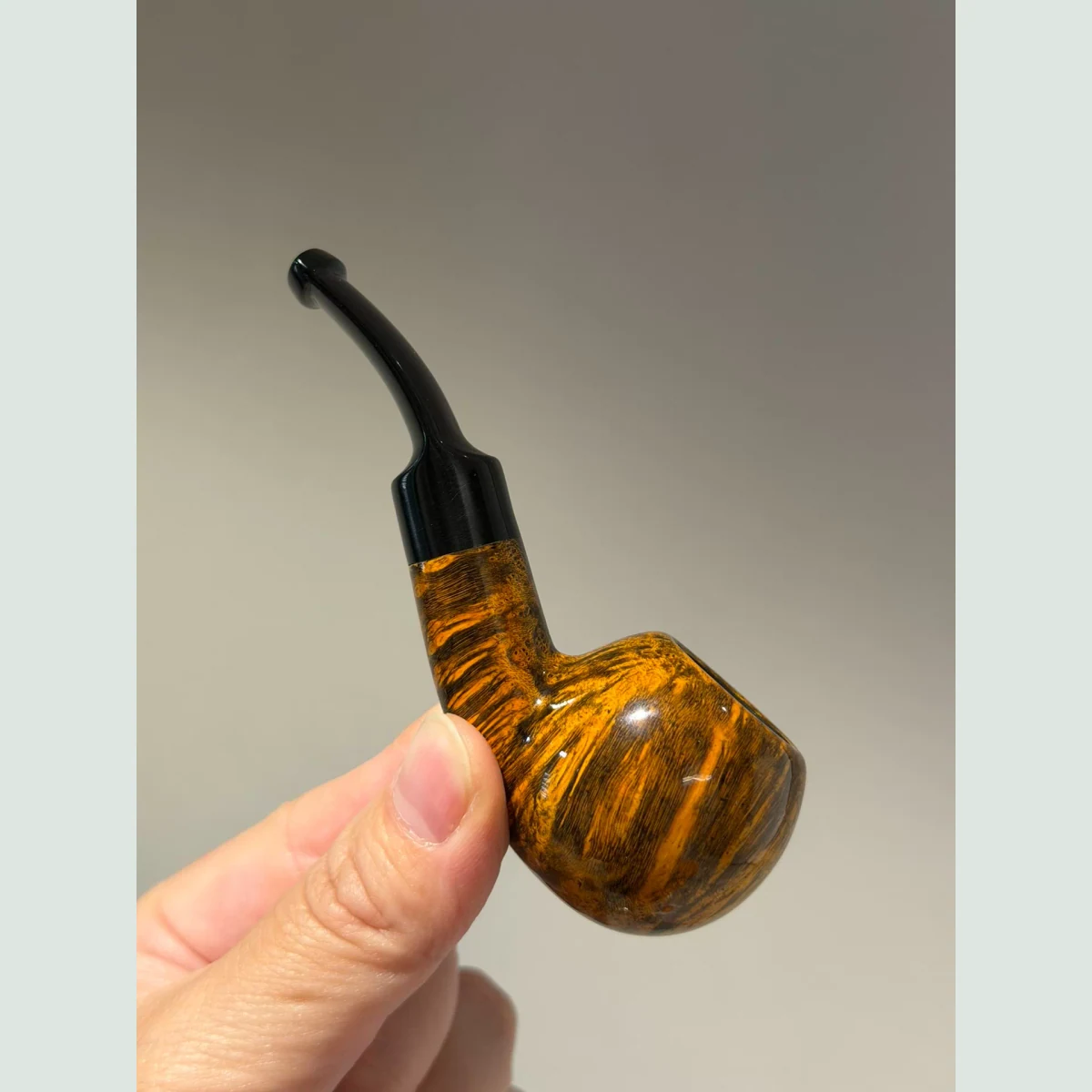 Apple Pocket Size Solid Briar Wood Tobacco Pipe supporting product view