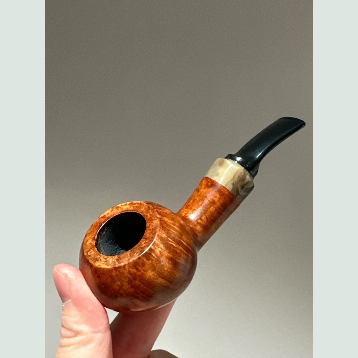 Apple Tomato Slightly Bent Solid Briar Wood Tobacco Pipe visible shape and finish detail