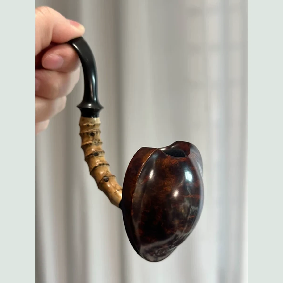 Bamboo-Shank Shield Bent Solid Briar Wood Tobacco Pipe