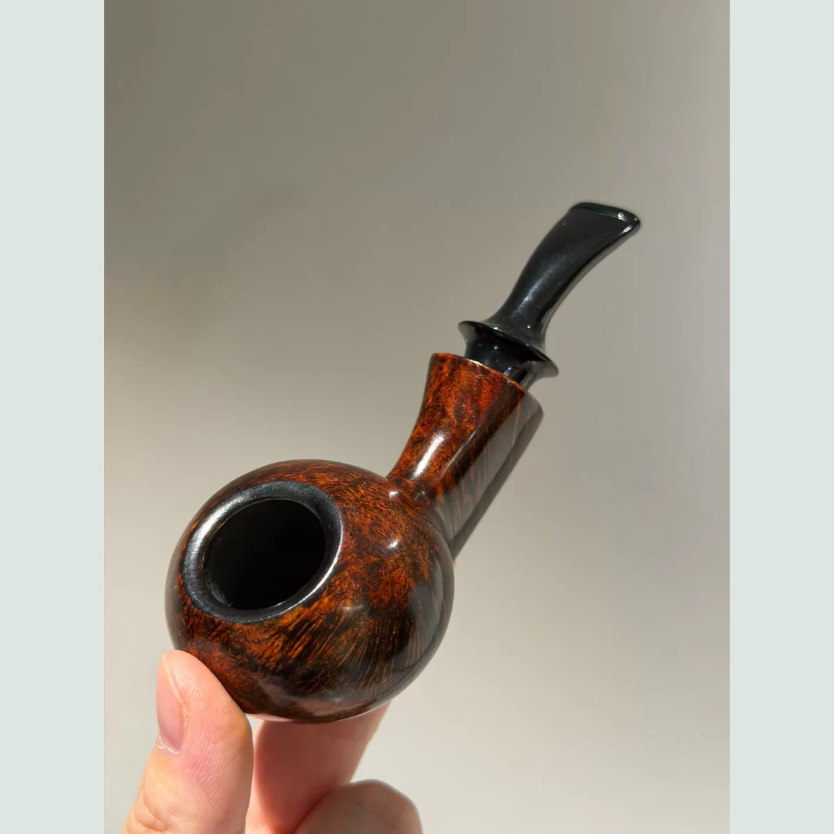 Birdseye Grain Blowfish Bent Solid Briar Wood Tobacco Pipe visible shape and finish detail