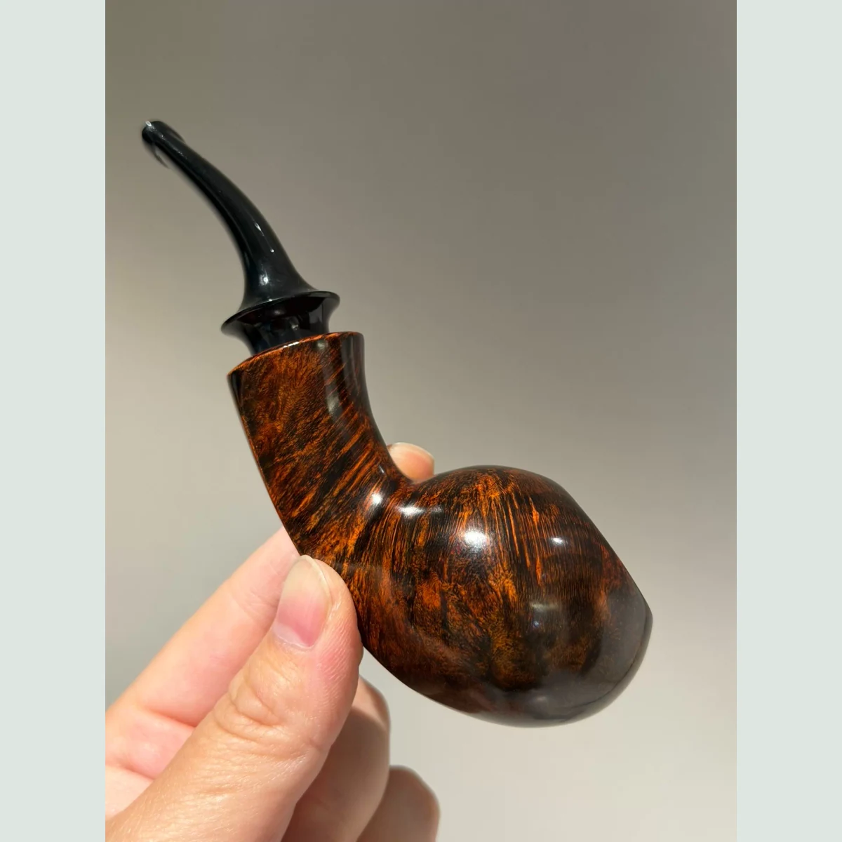 Birdseye Grain Blowfish Bent Solid Briar Wood Tobacco Pipe supporting product view