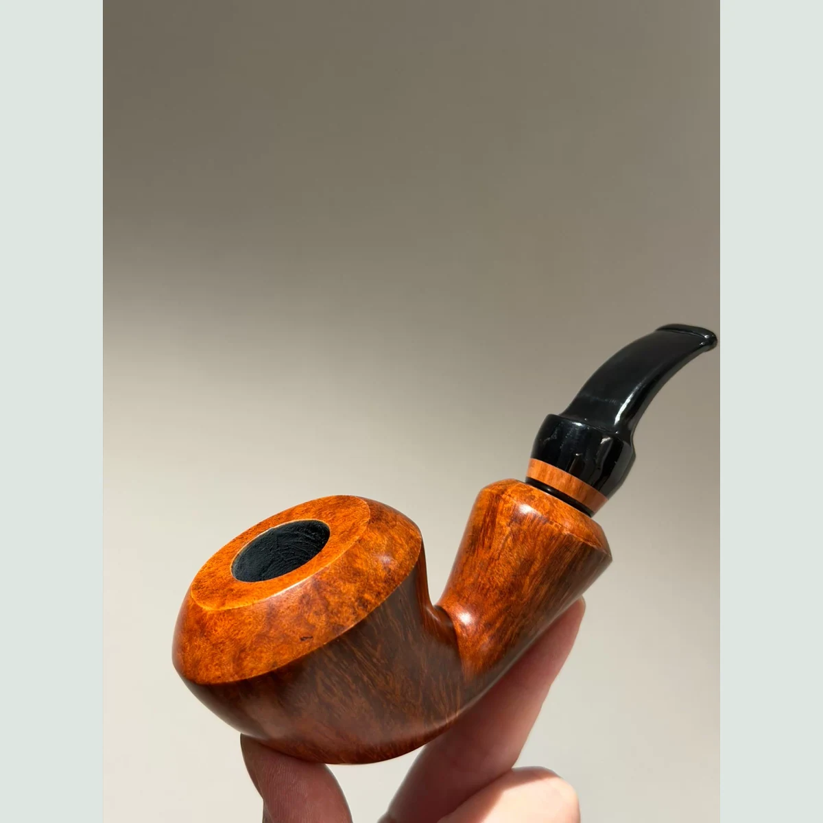 Classic Solid Briar Wood Tobacco Pipe visible shape and finish detail