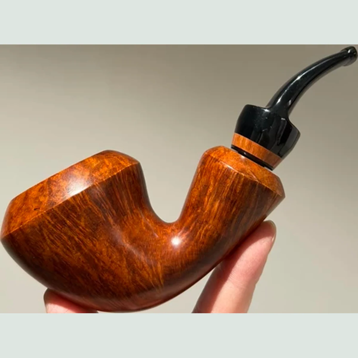 Classic Solid Briar Wood Tobacco Pipe visible shape and finish detail