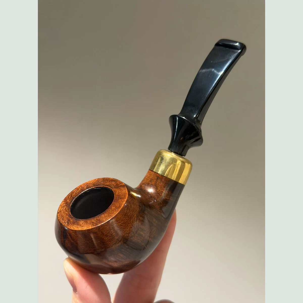 Classic Bent Solid Briar Wood Tobacco Pipe visible shape and finish detail