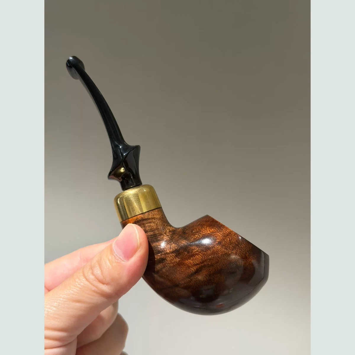 Classic Bent Solid Briar Wood Tobacco Pipe supporting product view