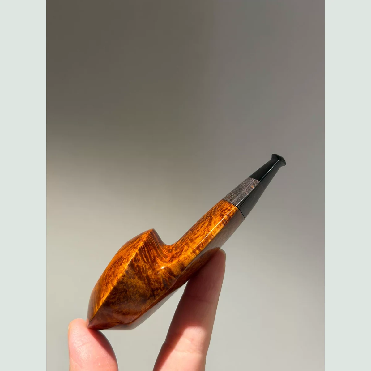 Cobra Wide-Back Solid Briar Wood Tobacco Pipe supporting product view