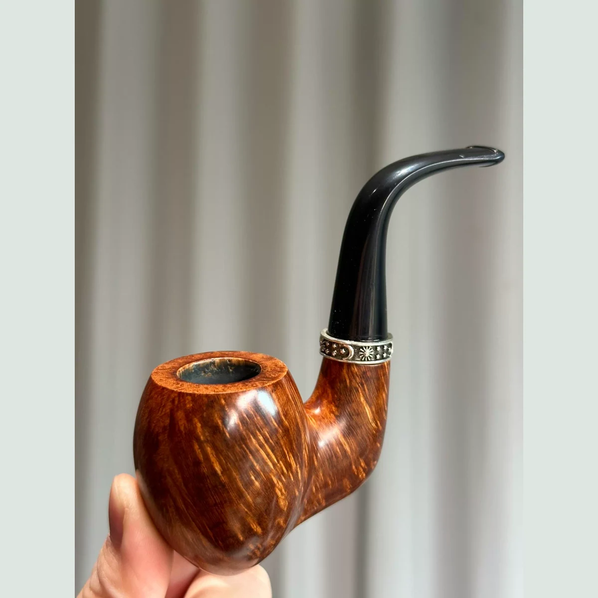 Devil Note Full Bent Solid Briar Wood Tobacco Pipe visible shape and finish detail