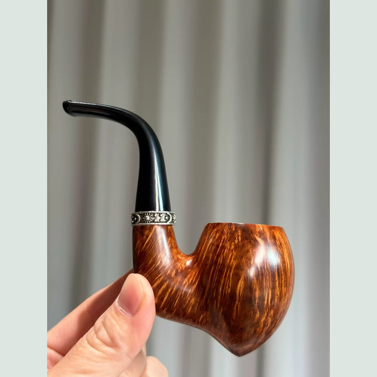 Devil Note Full Bent Solid Briar Wood Tobacco Pipe supporting product view