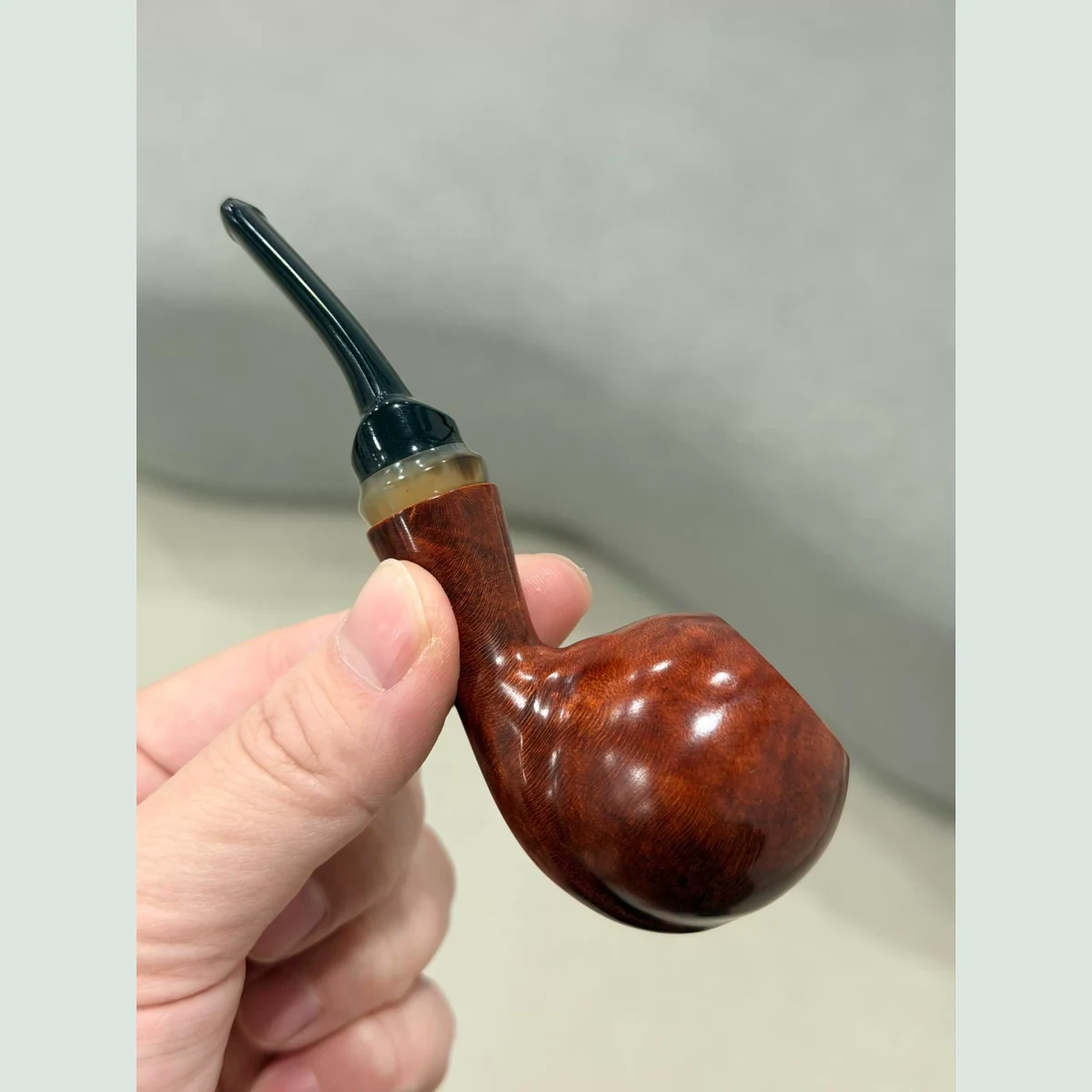Dragon Egg Solid Briar Wood Tobacco Pipe visible shape and finish detail