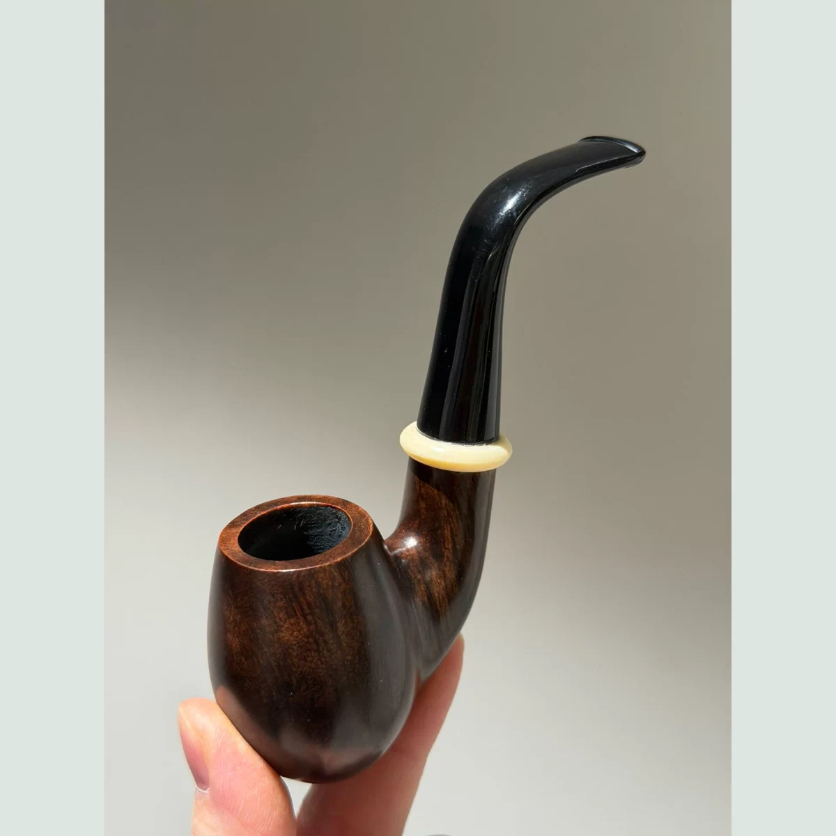 Egg Full Bent Solid Briar Wood Tobacco Pipe visible shape and finish detail