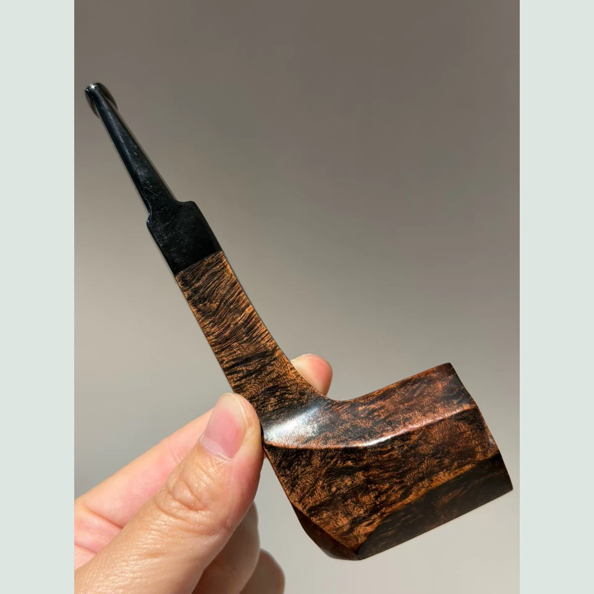 Faceted Judge Freehand Sitter Solid Briar Wood Tobacco Pipe supporting product view
