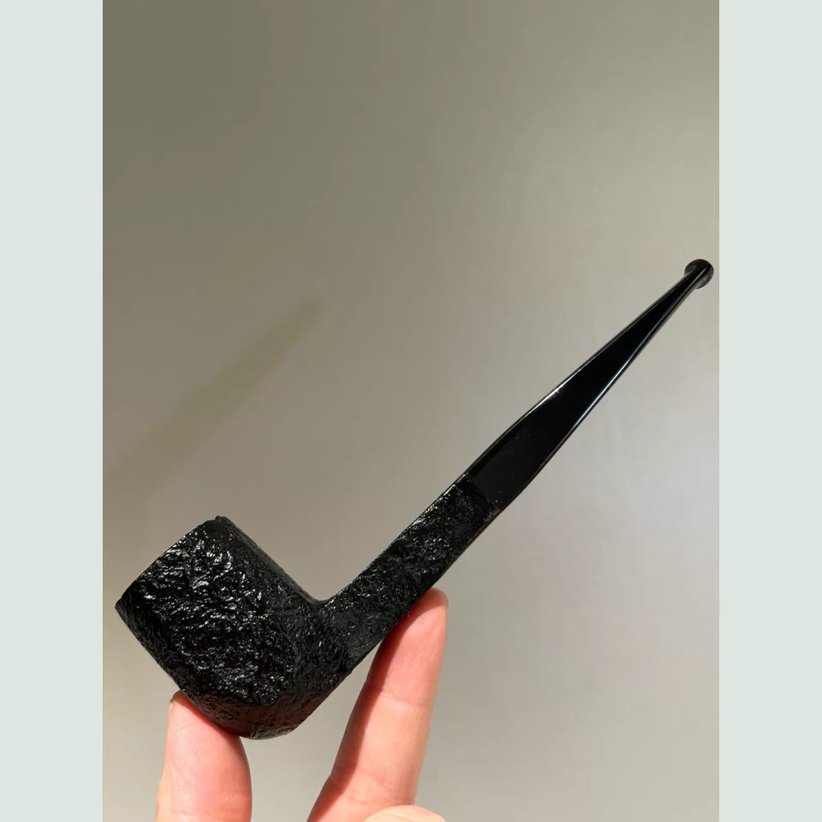 Judge Solid Briar Wood Tobacco Pipe visible shape and finish detail
