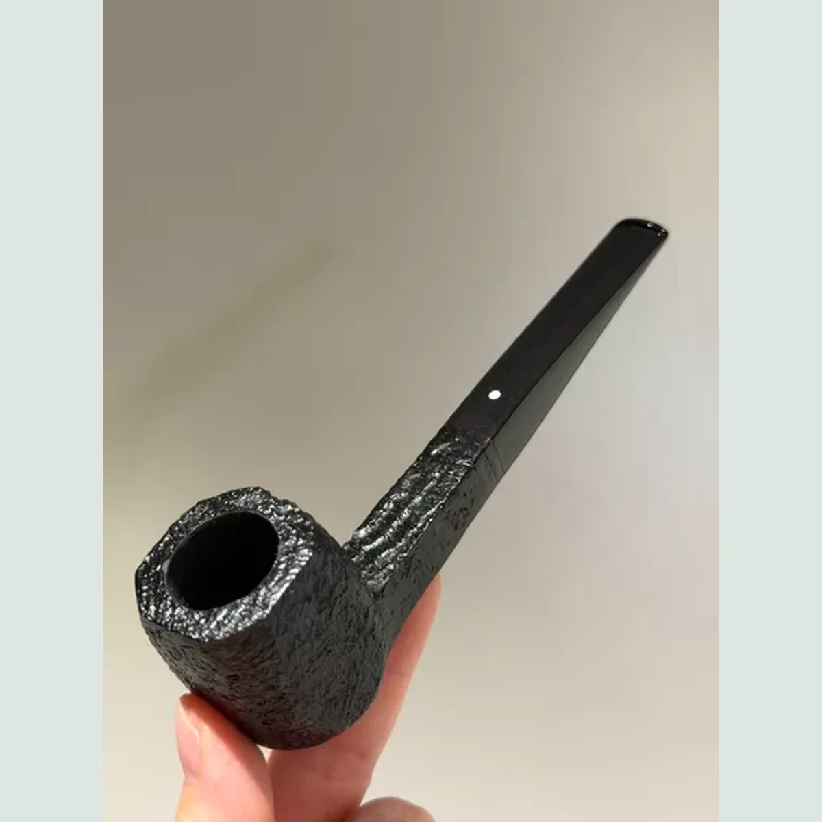 Judge Solid Briar Wood Tobacco Pipe visible shape and finish detail