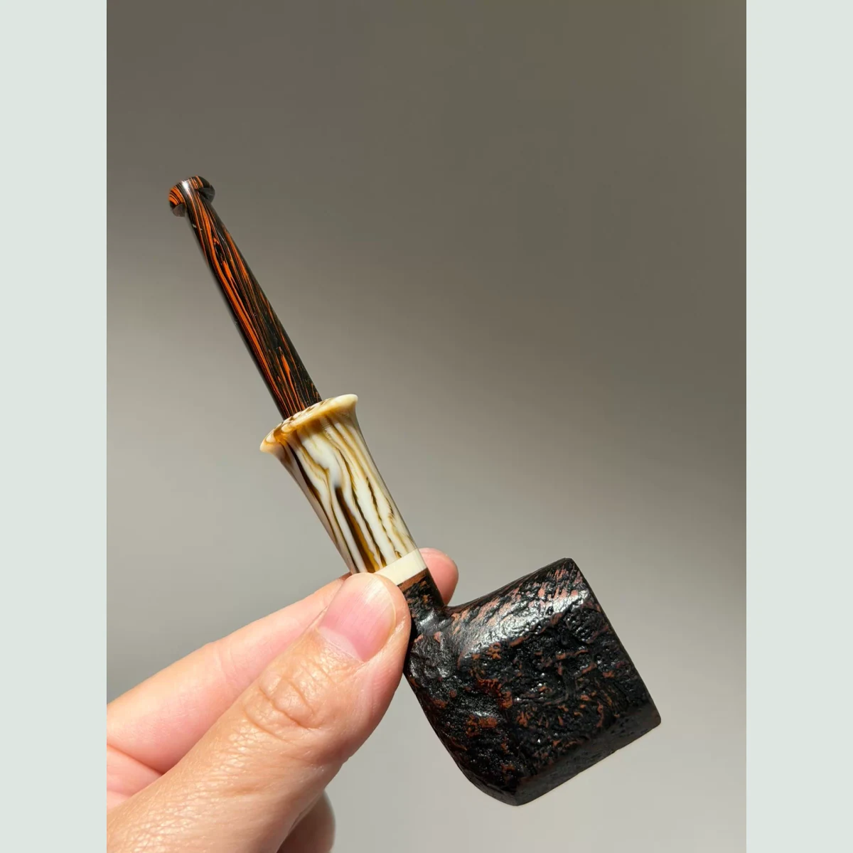 Judge Straight Sitter Army Mount Solid Briar Wood Tobacco Pipe visible shape and finish detail