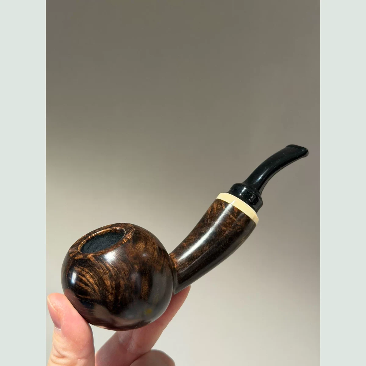 Large Acorn Bent Solid Briar Wood Tobacco Pipe visible shape and finish detail