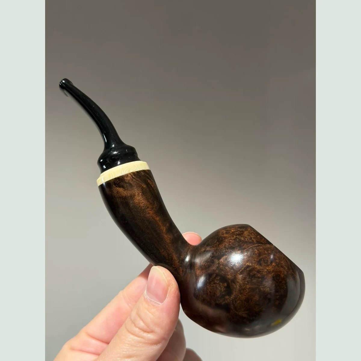 Large Acorn Bent Solid Briar Wood Tobacco Pipe supporting product view