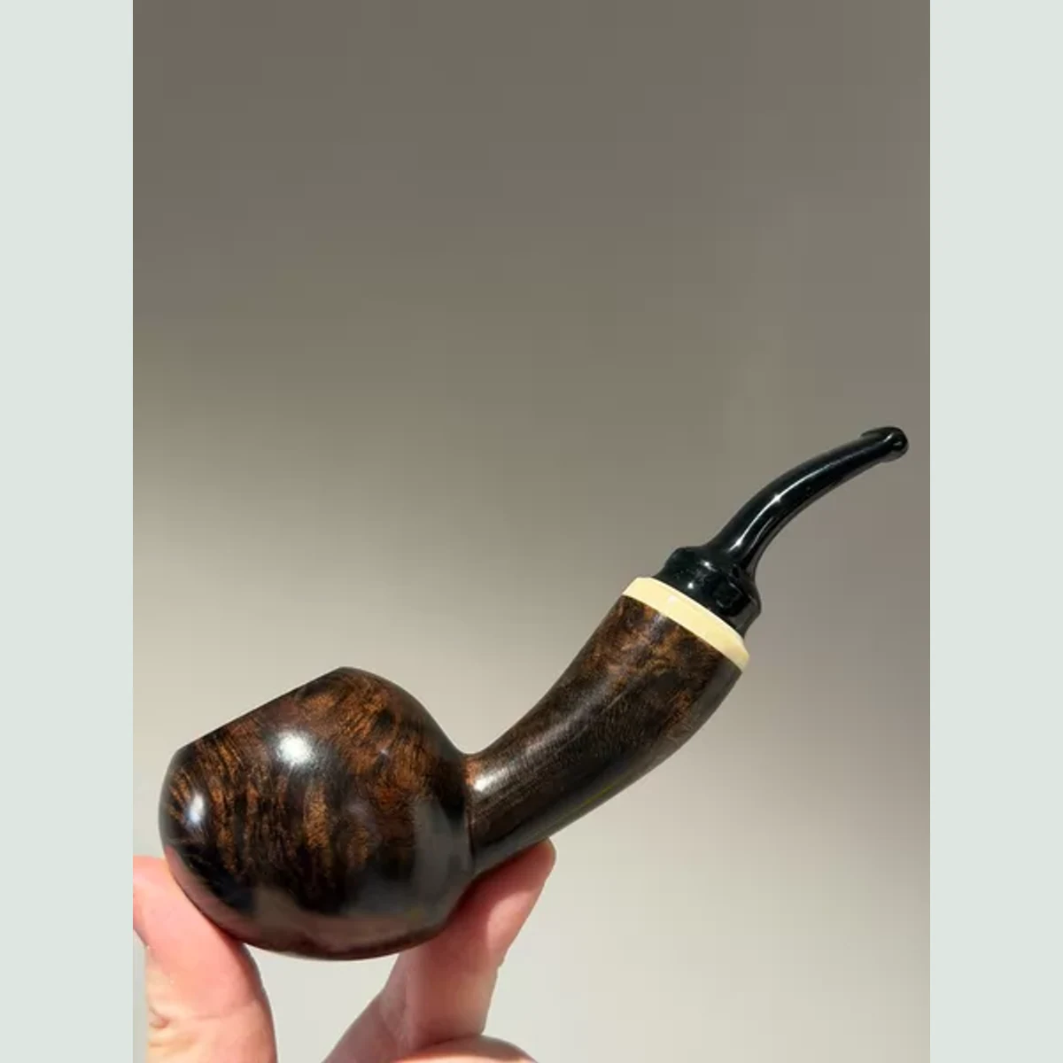 Large Acorn Bent Solid Briar Wood Tobacco Pipe visible shape and finish detail