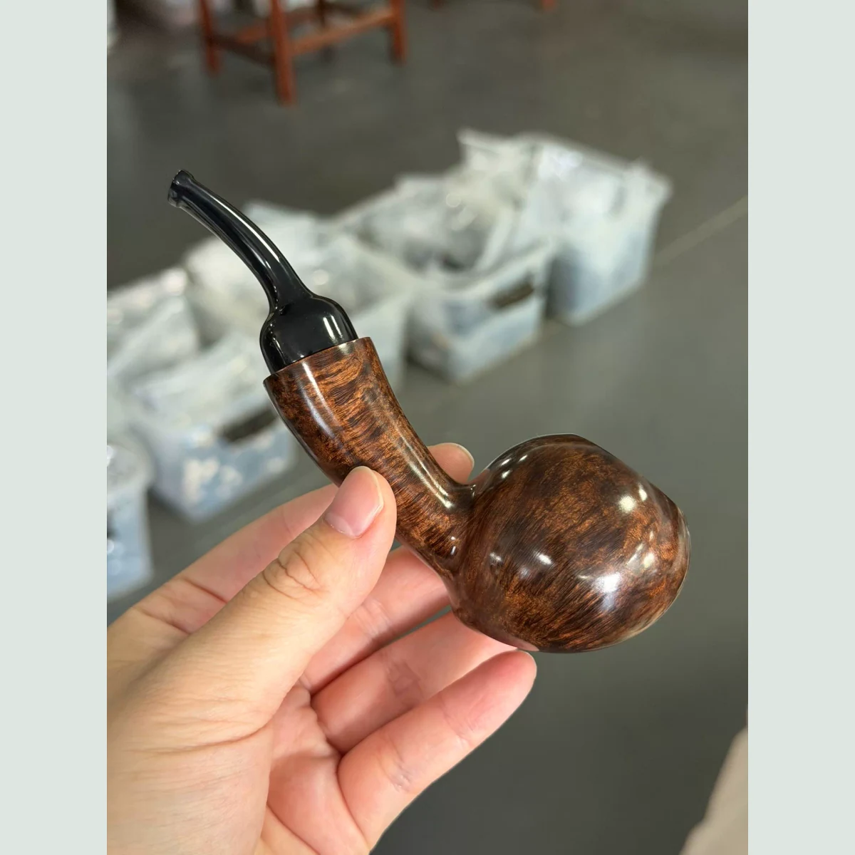 Large Acorn Bent Solid Briar Wood Tobacco Pipe supporting product view