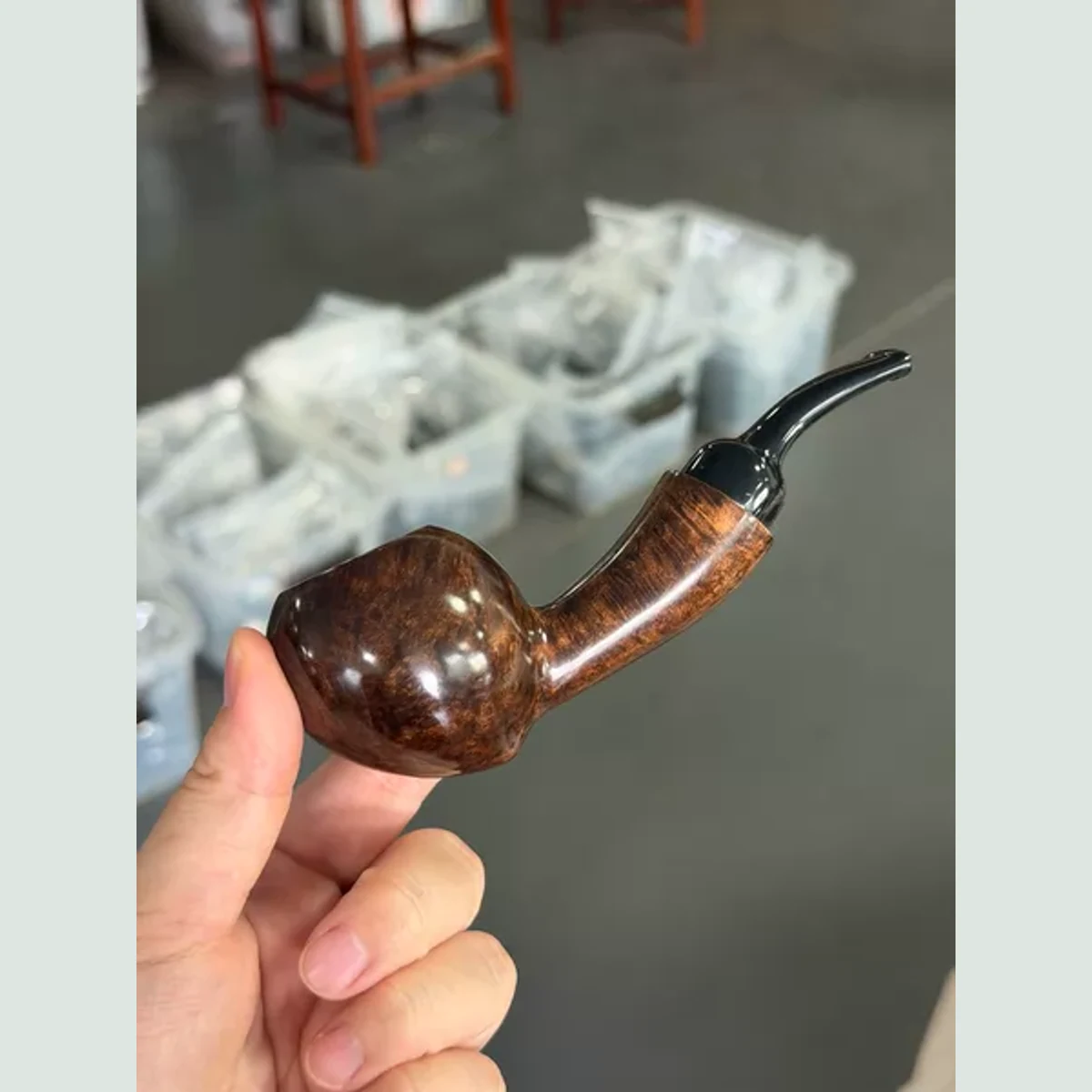 Large Acorn Bent Solid Briar Wood Tobacco Pipe visible shape and finish detail