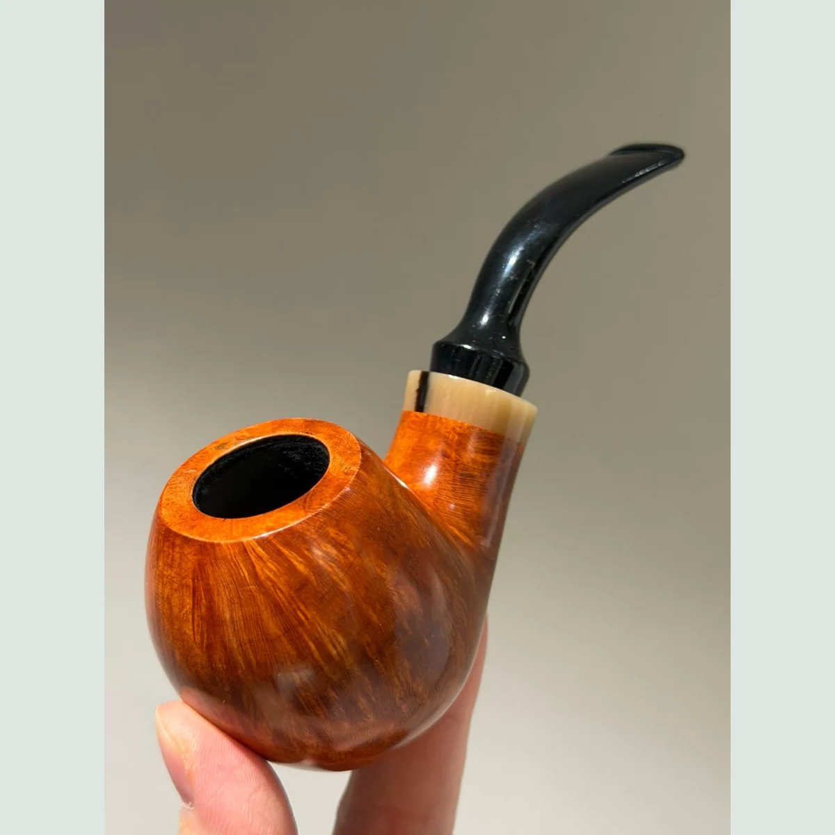 Large Blowfish Bent Cooling Chamber Solid Briar Wood Tobacco Pipe visible shape and finish detail