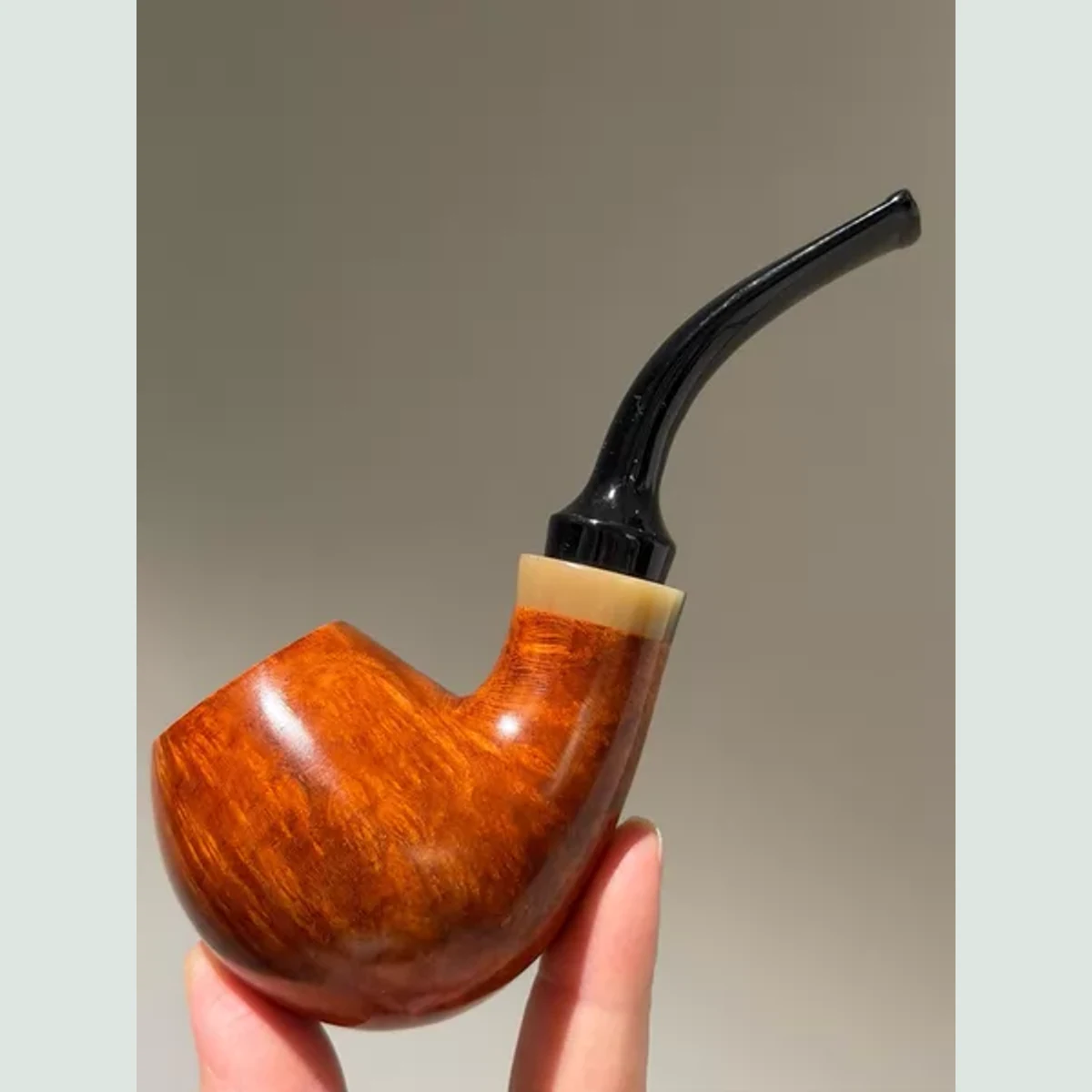 Large Blowfish Bent Cooling Chamber Solid Briar Wood Tobacco Pipe visible shape and finish detail