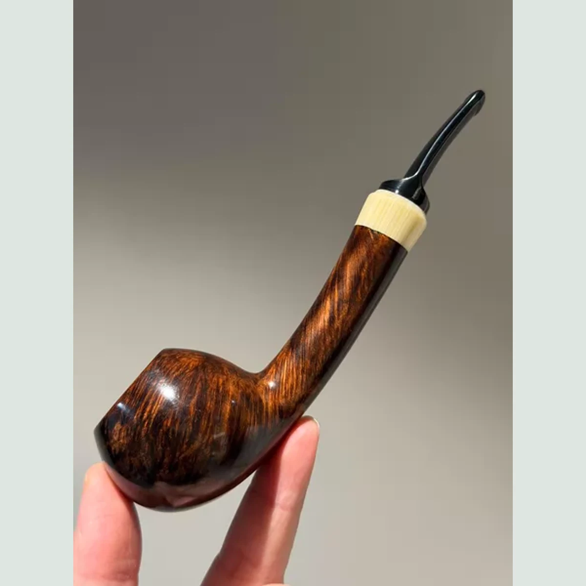 Long-Stem Apple Slightly Bent Solid Briar Wood Tobacco Pipe