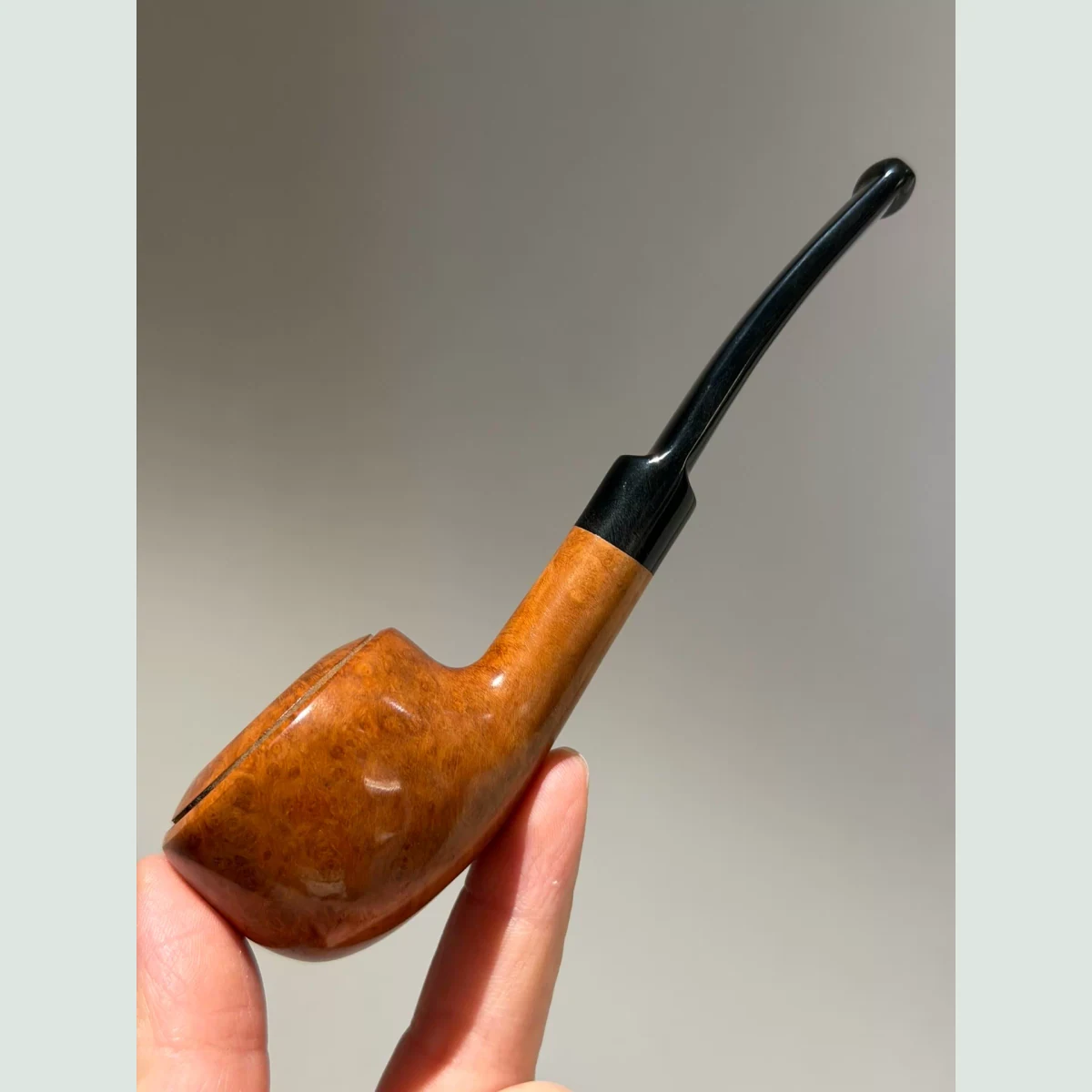 Natural Pan Solid Briar Wood Tobacco Pipe visible shape and finish detail