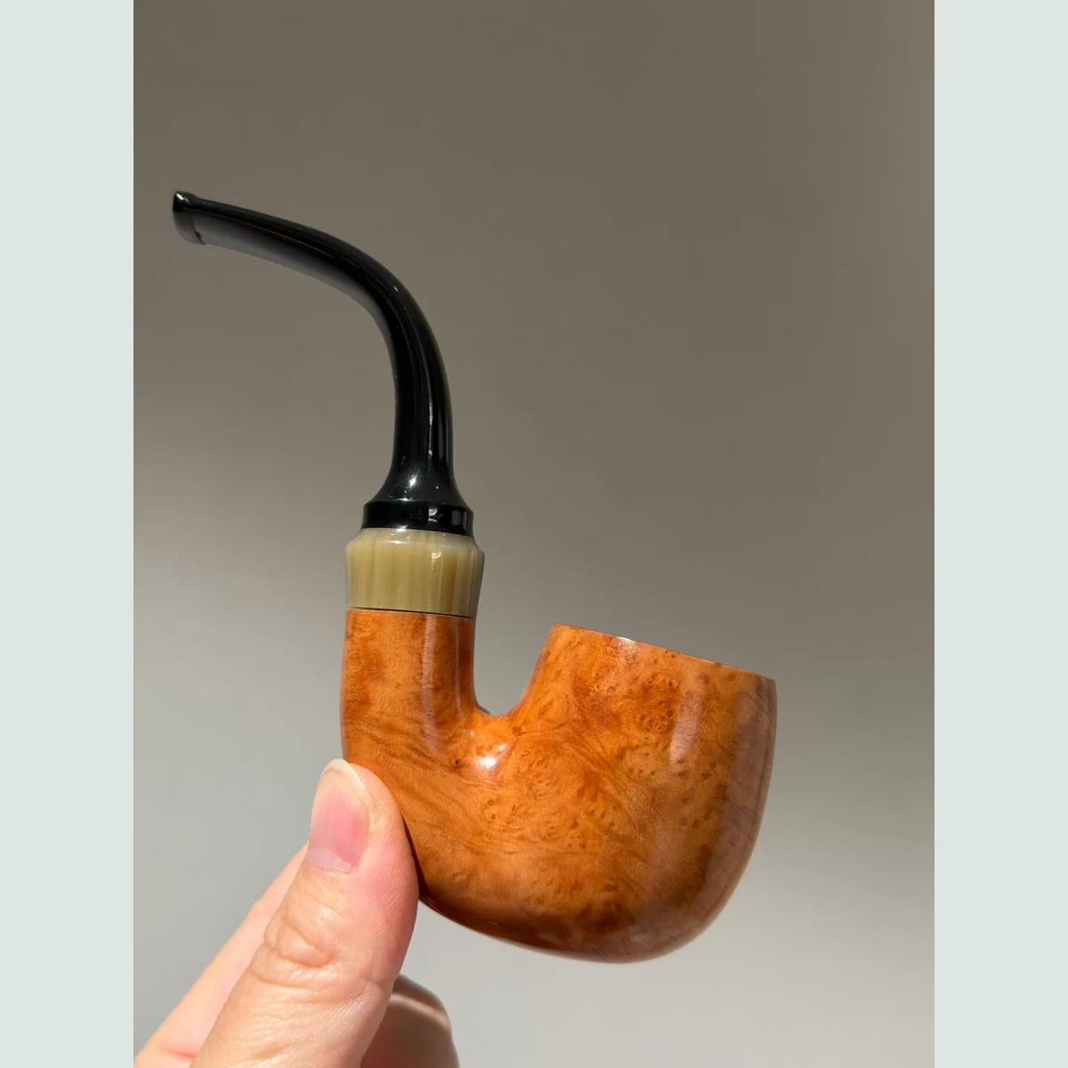 Natural Stalin-Style Full Bent Solid Briar Wood Tobacco Pipe supporting product view