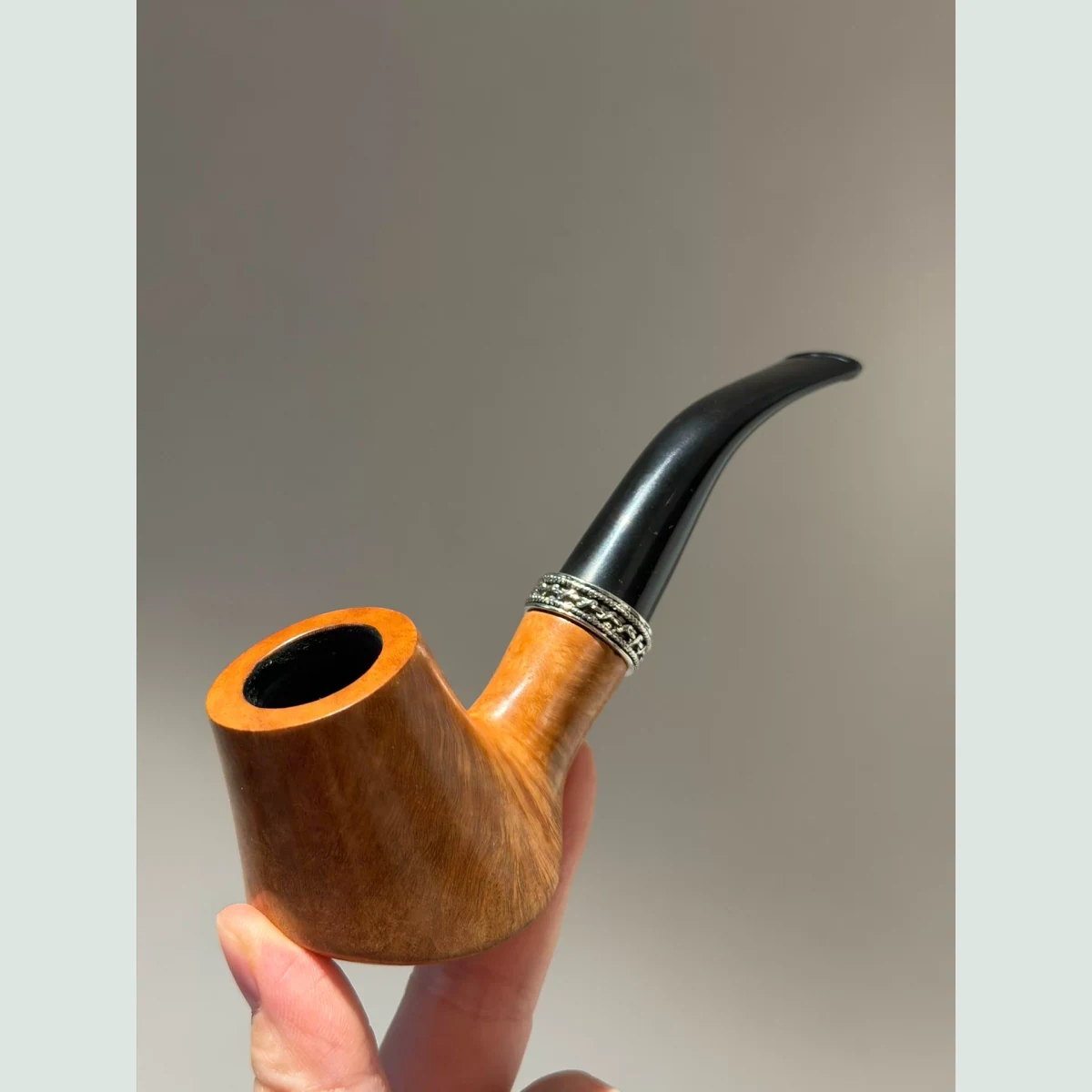 Natural Volcano Bent Solid Briar Wood Tobacco Pipe visible shape and finish detail