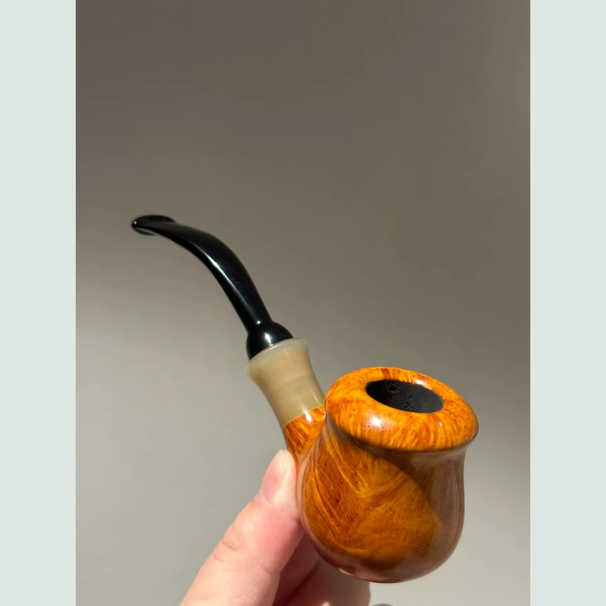 Pitcher Plant Bent Freehand Solid Briar Wood Tobacco Pipe supporting product view