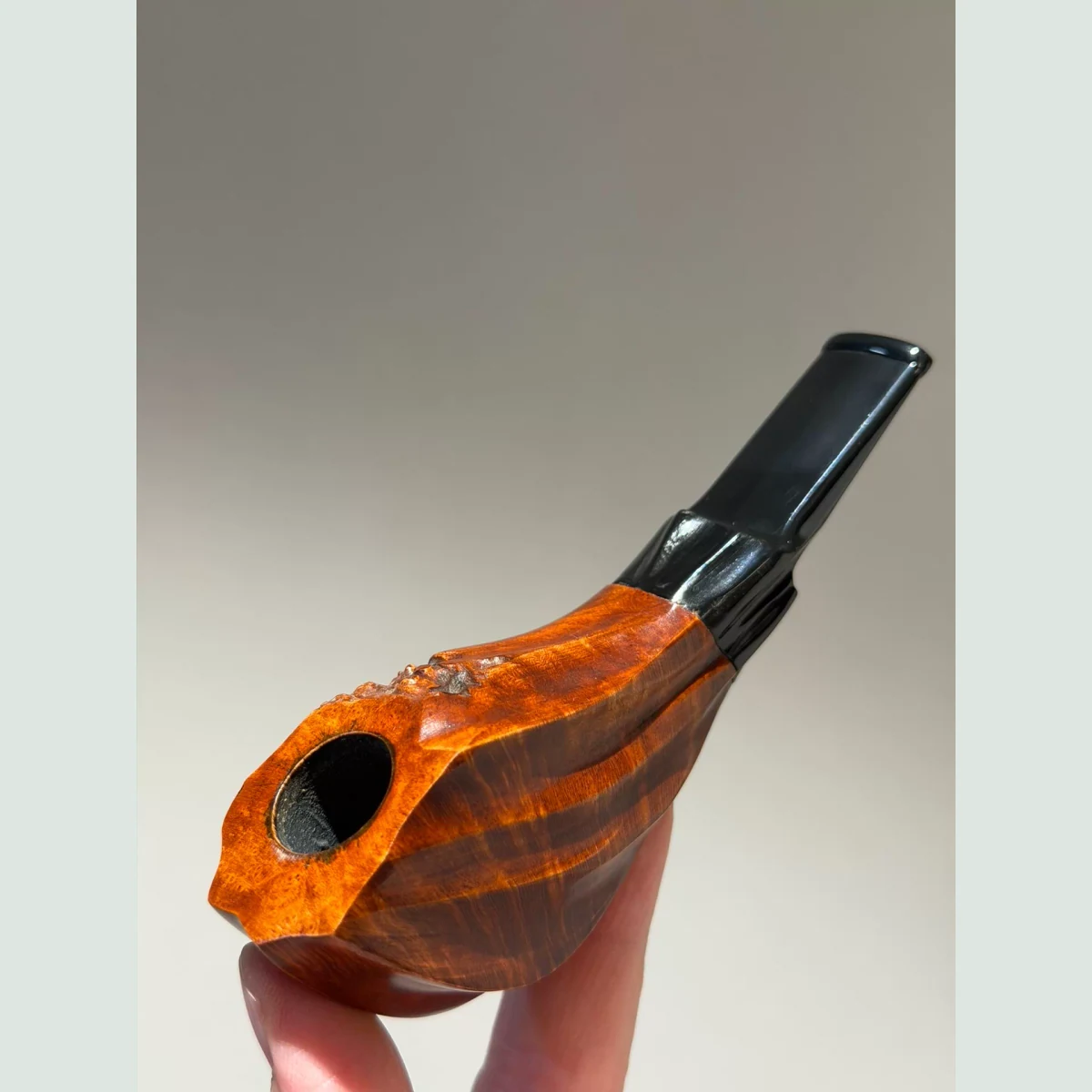 Rustic Burl Classic Freehand Solid Briar Wood Tobacco Pipe visible shape and finish detail