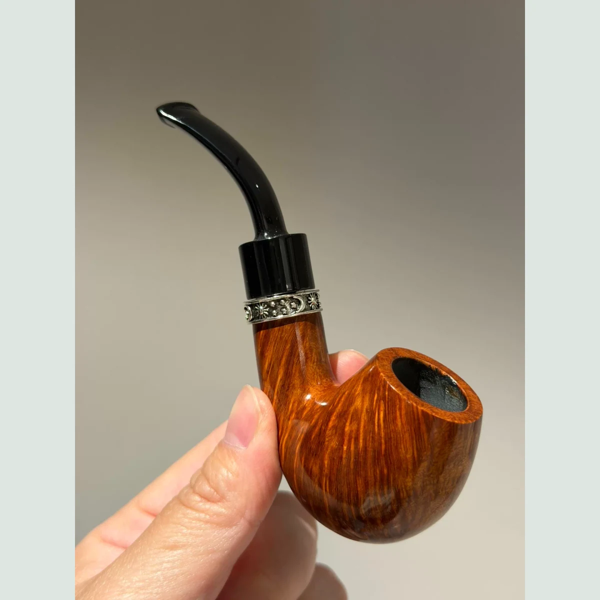 Sherlock Bent Pocket Size Solid Briar Wood Tobacco Pipe visible shape and finish detail