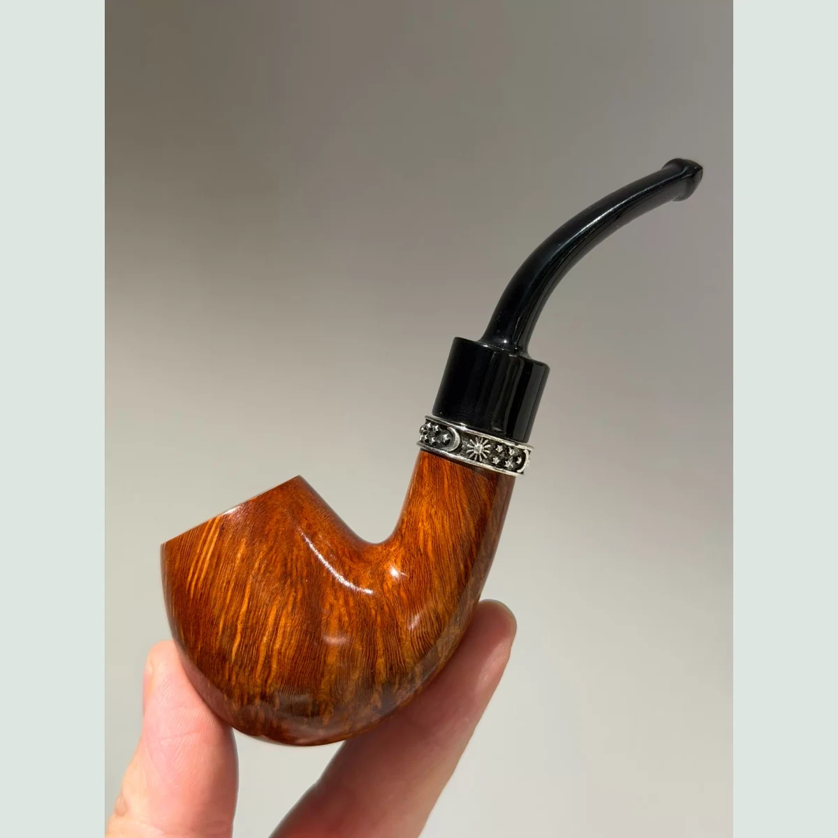Sherlock Bent Pocket Size Solid Briar Wood Tobacco Pipe supporting product view