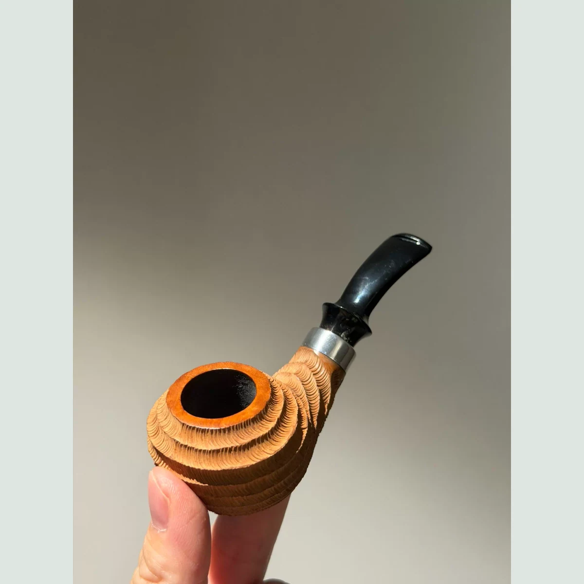 Spiral Bulldog Solid Briar Wood Tobacco Pipe visible shape and finish detail