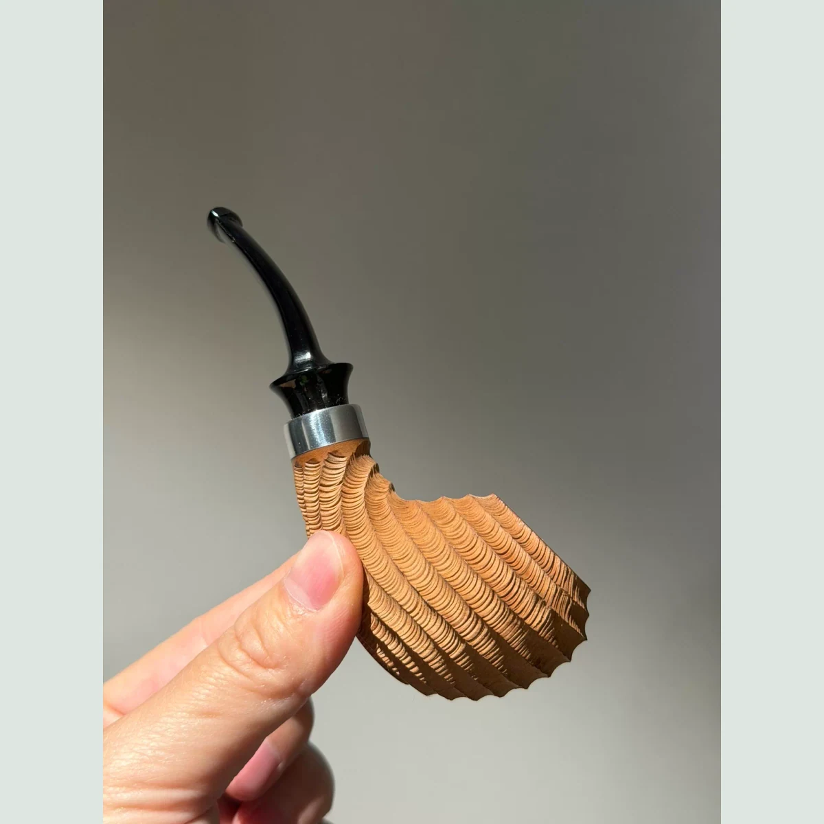Spiral Bulldog Solid Briar Wood Tobacco Pipe supporting product view