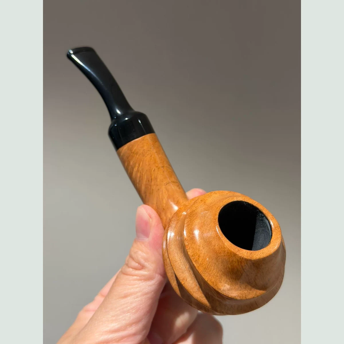 Spiral Classic Bent Freehand Solid Briar Wood Tobacco Pipe visible shape and finish detail