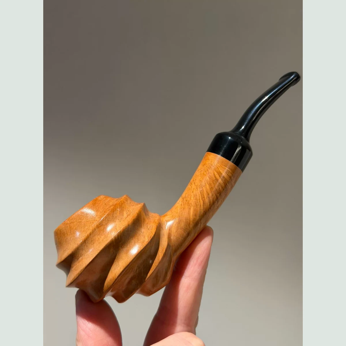 Spiral Classic Bent Freehand Solid Briar Wood Tobacco Pipe supporting product view