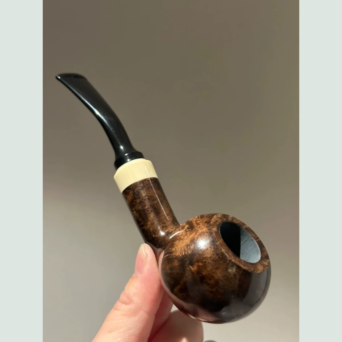 Tomato Apple Slightly Bent Solid Briar Wood Tobacco Pipe supporting product view