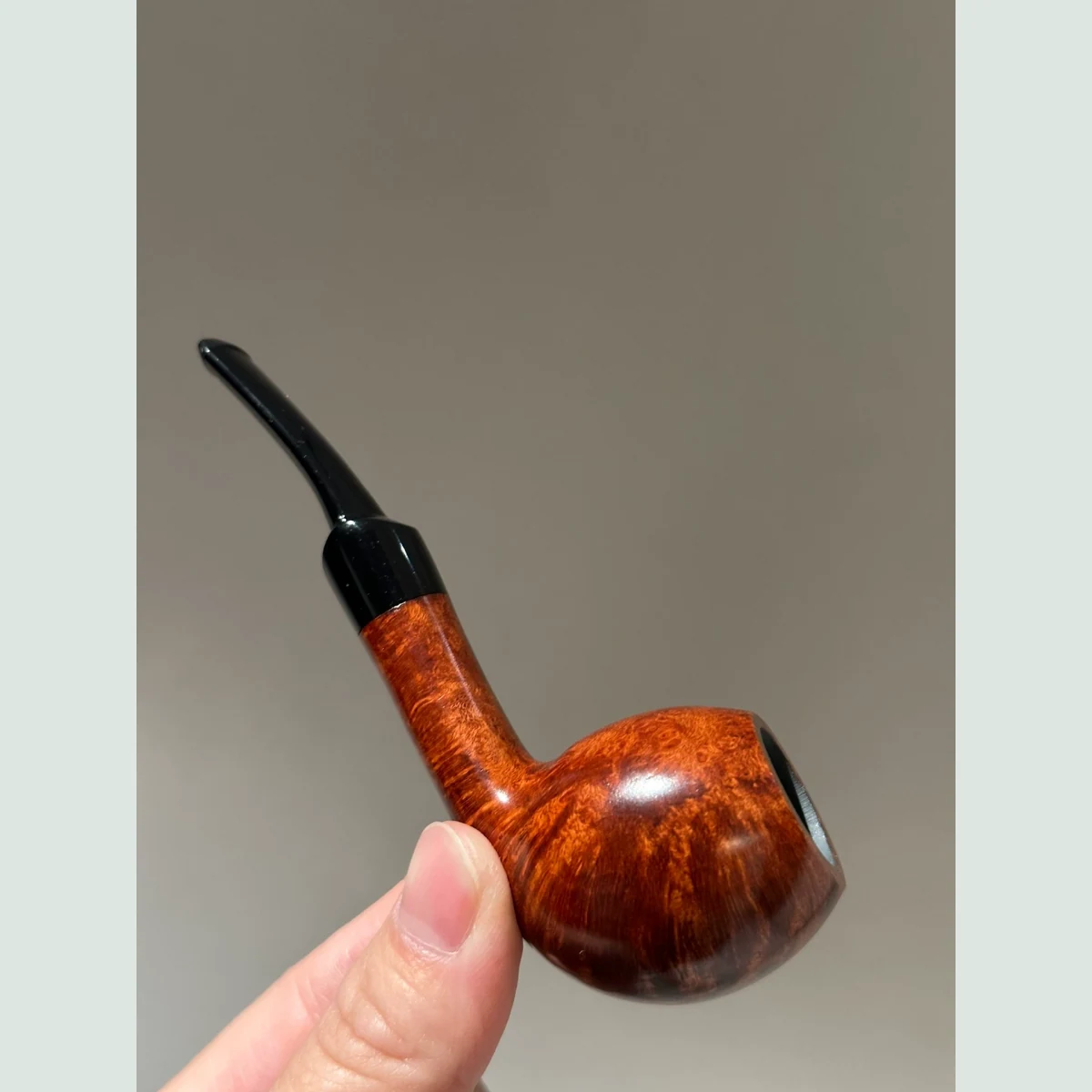 Tulip Slightly Bent Solid Briar Wood Tobacco Pipe supporting product view