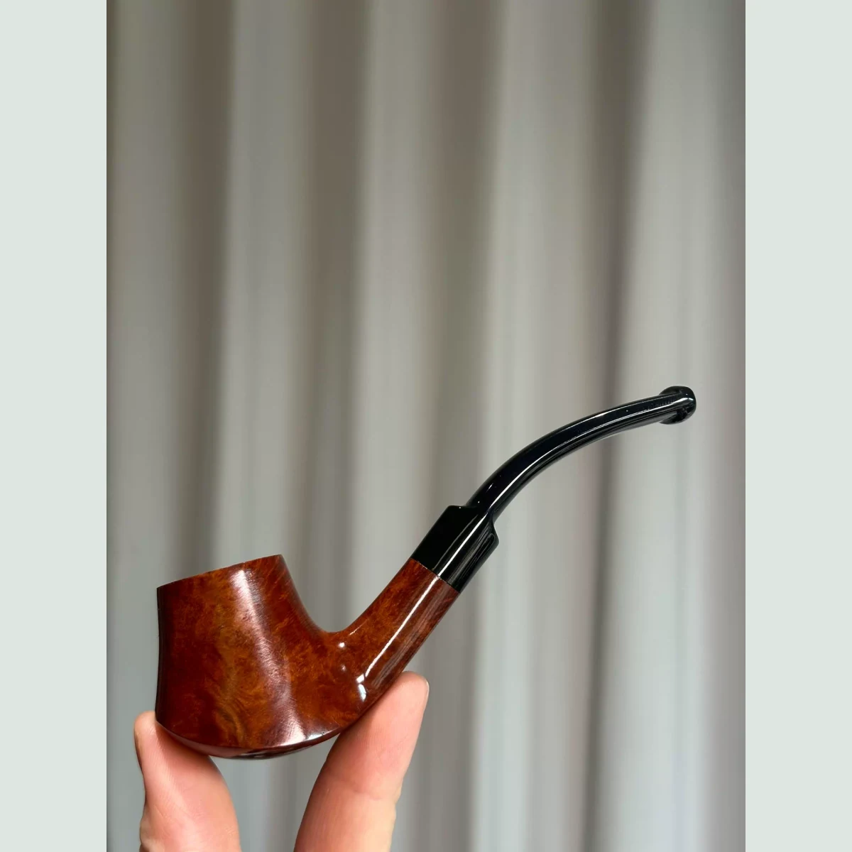 Volcano Bent Solid Briar Wood Tobacco Pipe supporting product view