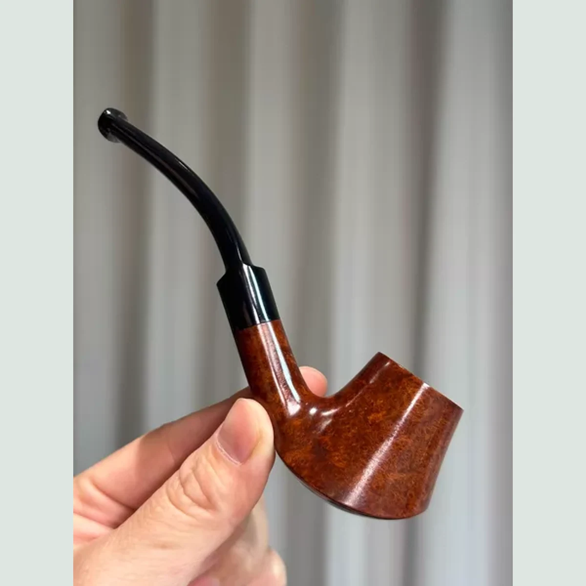 Volcano Bent Solid Briar Wood Tobacco Pipe visible shape and finish detail